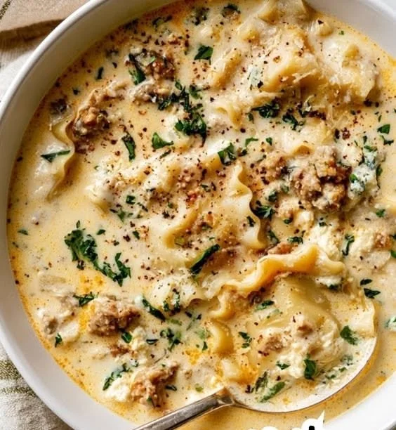 Creamy White Lasagna Soup | Meatless white lasagna soup, White lasagna soup with shredded chicken and ground sausage, Lasagne soup 23 Creamy White Lasagna Soup | Meatless white lasagna soup, White lasagna soup with shredded chicken and ground sausage, Lasagne soup